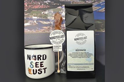 Nordteelust® Bundle C mit Keramiktasse "Nordseelust", 100g Küstentee und Kandis-Stick