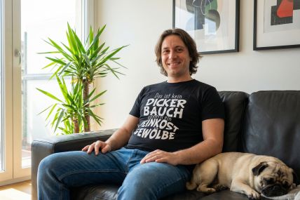 T-Shirt „Feinkostgewölbe“ - Schwarz - Druck Weiß