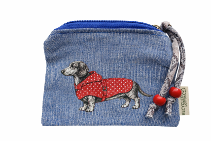 Kleine blaue Tasche aus recycleter Baumwolle mit Dackelaufdruck