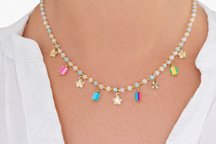 Süsse Kette aus Glasperlen und goldfarbenem Edelstahl