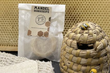 Mandel Honigseife aus eigener Imkerei - mild und rein – mit Olivenöl 40 Gramm