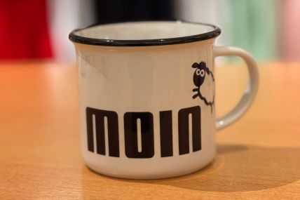 Keramiktasse „MOIN mit Schaf“