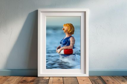Strandmensch "Polly im Meer"