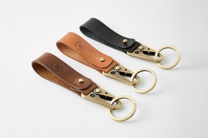 Schlüsselanhänger aus Leder mit Gürtelschlaufe personalisierbar mit Initialen