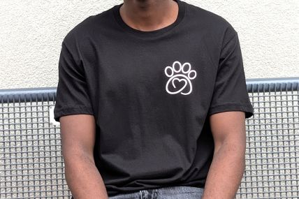 T-Shirt Tierliebe–Pfote mit Herz, Farbe: Schwarz, Druck: Weiß