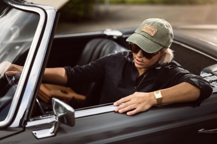 Dad Cap washed Farbe Olive mit geprägtem Lederpatch Hellbraun