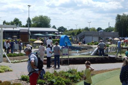 "2 f&uuml;r 1" Runde Erlebnisgolf mit "ostfriesischen" Hindernissen in Wiesmoor