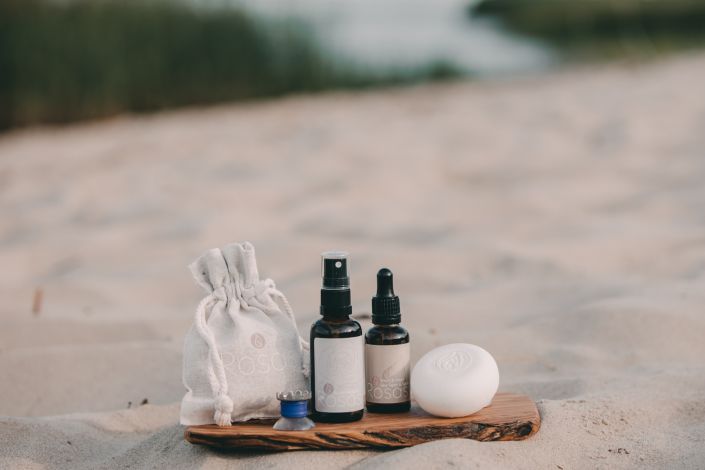 Naturkosmetik in der nähe - Starterset - Rosas Naturkosmetik - blüte zeit naturkosmetik - feste Duschseife - Hautpflegeöl mit antientzündlichen Wirkstoffen - Rosenwasser Haut - Seife Halterung aufrecht halten