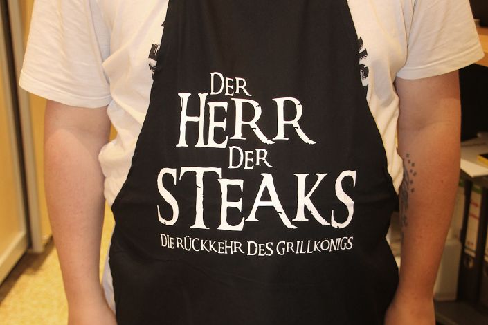 Grillschürze „Der Herr der Steaks - Die Rückkehr des Grillkönigs“