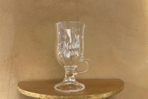 Becherglas mit Marienläuten-Aufdruck