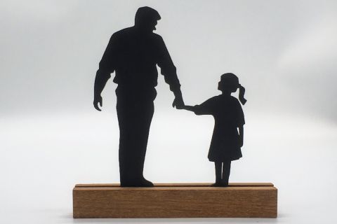 Vatertag- Aufsteller- Papa mit Mädchen