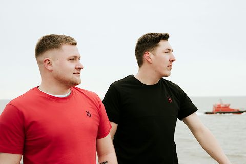 Jadebusen T-Shirts in Rot und Schwarz