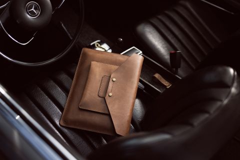 Leder Laptoptasche "Deluxe" mit praktischem Extrafach Farbe Dunkelbraun, inklusive Personalisierung.