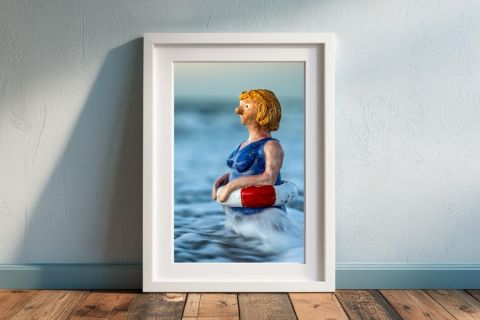 Strandmensch "Polly im Meer"