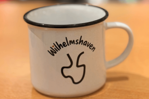 Keramiktasse „Wilhelmshaven mit Jadebusen“