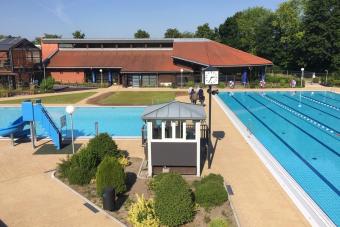 Hallenwellen- und Freibad Vechta