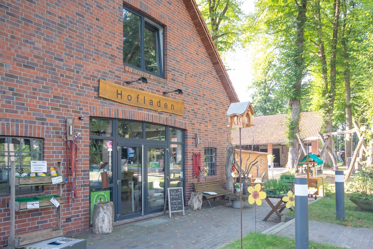 Ein Hofladen von au&szlig;en 
